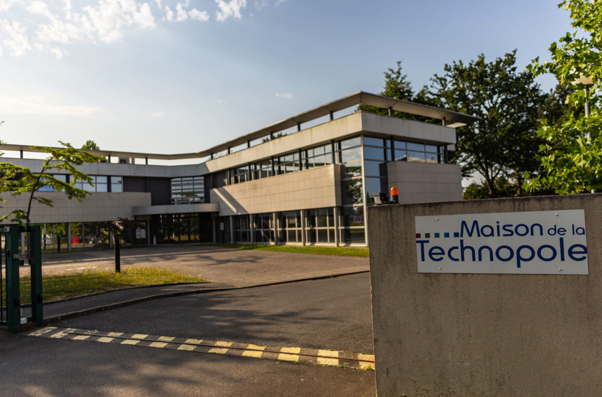 Entrée voiture de la Maison de la Technopole