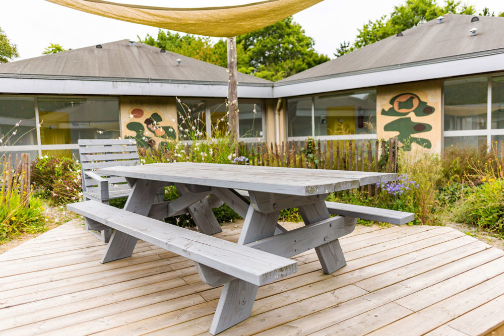 Patio aménagé avec mobilier extérieur à la pépinière le Haut-Blosne